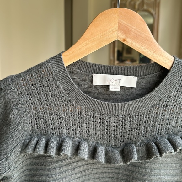 LOFT cute sweater top, XS - Picture 2 of 3